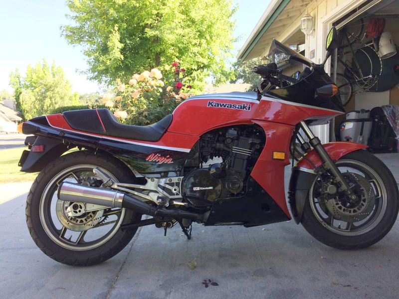 Illustration for article titled At $4,500, Could This 1985 Kawasaki GPz900 Ninja Make You The Top Gun?